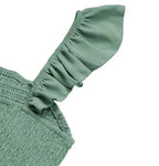 Conjunto Feminino Slim de Verão com Blusa Decote Quadrado e Shorts de Corte Reto.