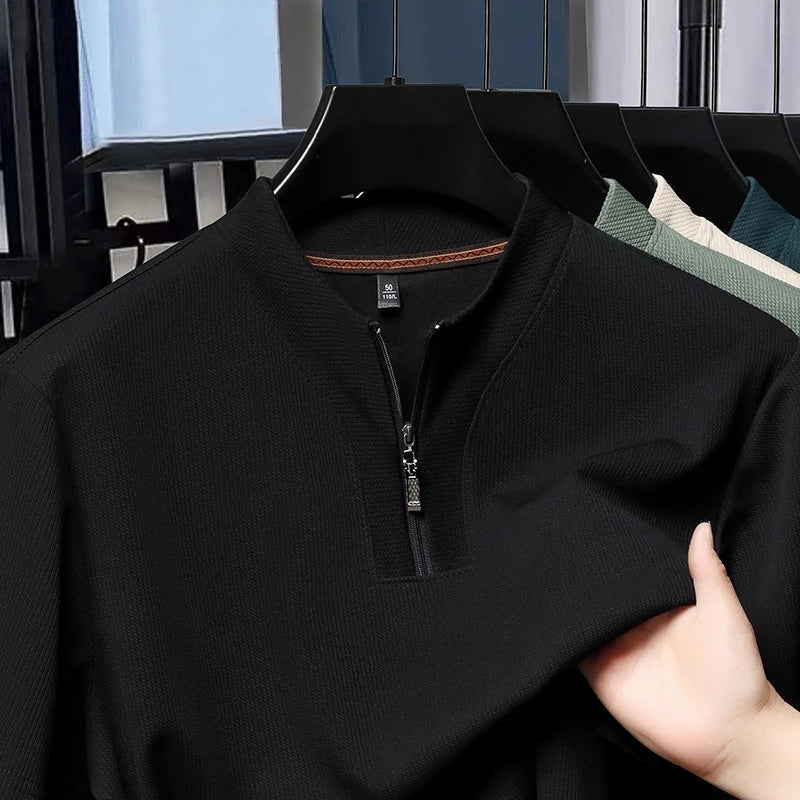 Polo Masculina de Seda Gelada com Zíper e Lapela Moderna.