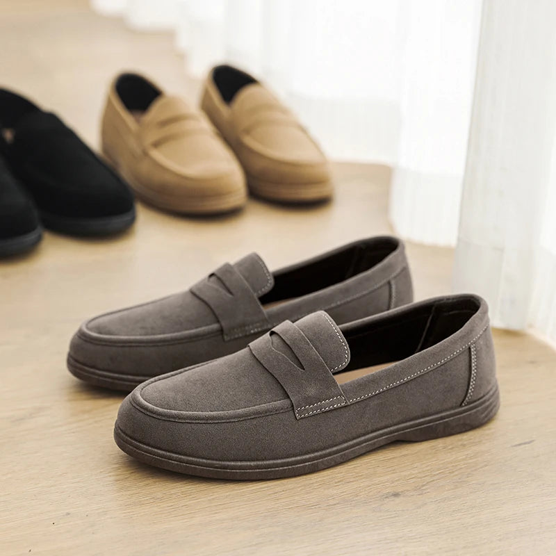 Mocassim Masculino Slip-On em Material Premium Leve com Solado em Borracha Antiderrapante.