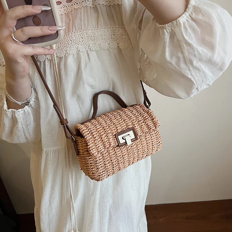 Bolsa Feminina de Palha Natural com Design Minimalista de Verão.