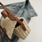 Bolsa Feminina de Palha Natural com Design Minimalista de Verão.