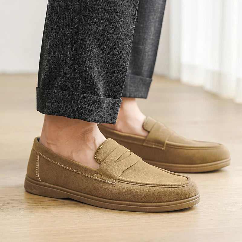 Mocassim Masculino Slip-On em Material Premium Leve com Solado em Borracha Antiderrapante.