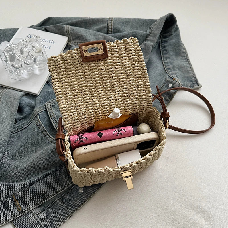 Bolsa Feminina de Palha Natural com Design Minimalista de Verão.
