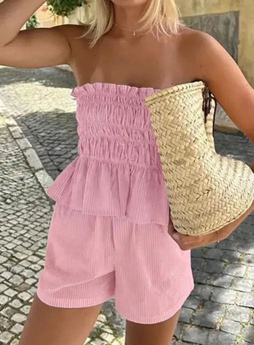 Conjunto Feminino Tomara-que-Caia com Shorts e Detalhes de Babados.