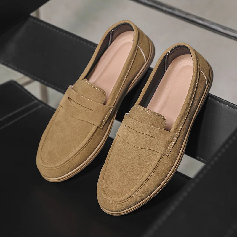 Mocassim Masculino Slip-On em Material Premium Leve com Solado em Borracha Antiderrapante.