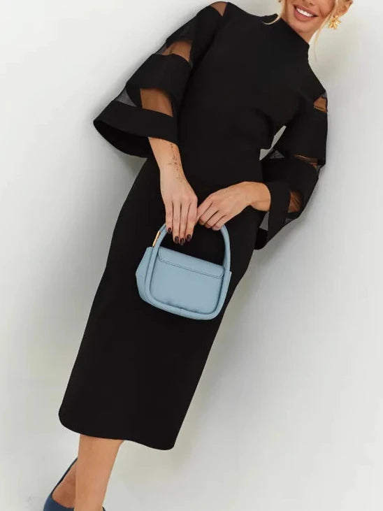 Vestido Feminino Slim com Manga Trompete e Fenda Lateral.