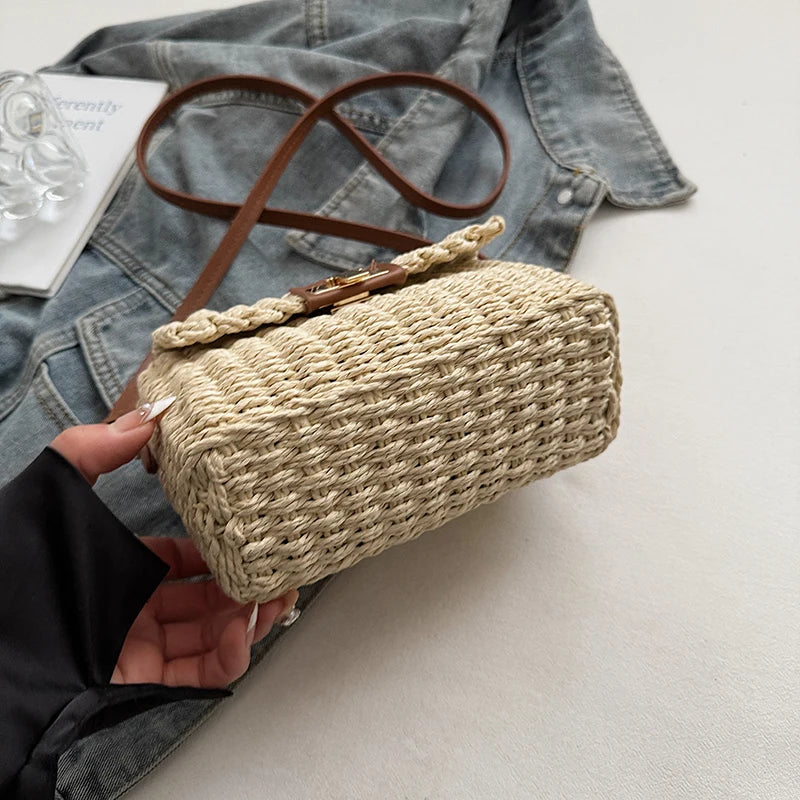 Bolsa Feminina de Palha Natural com Design Minimalista de Verão.